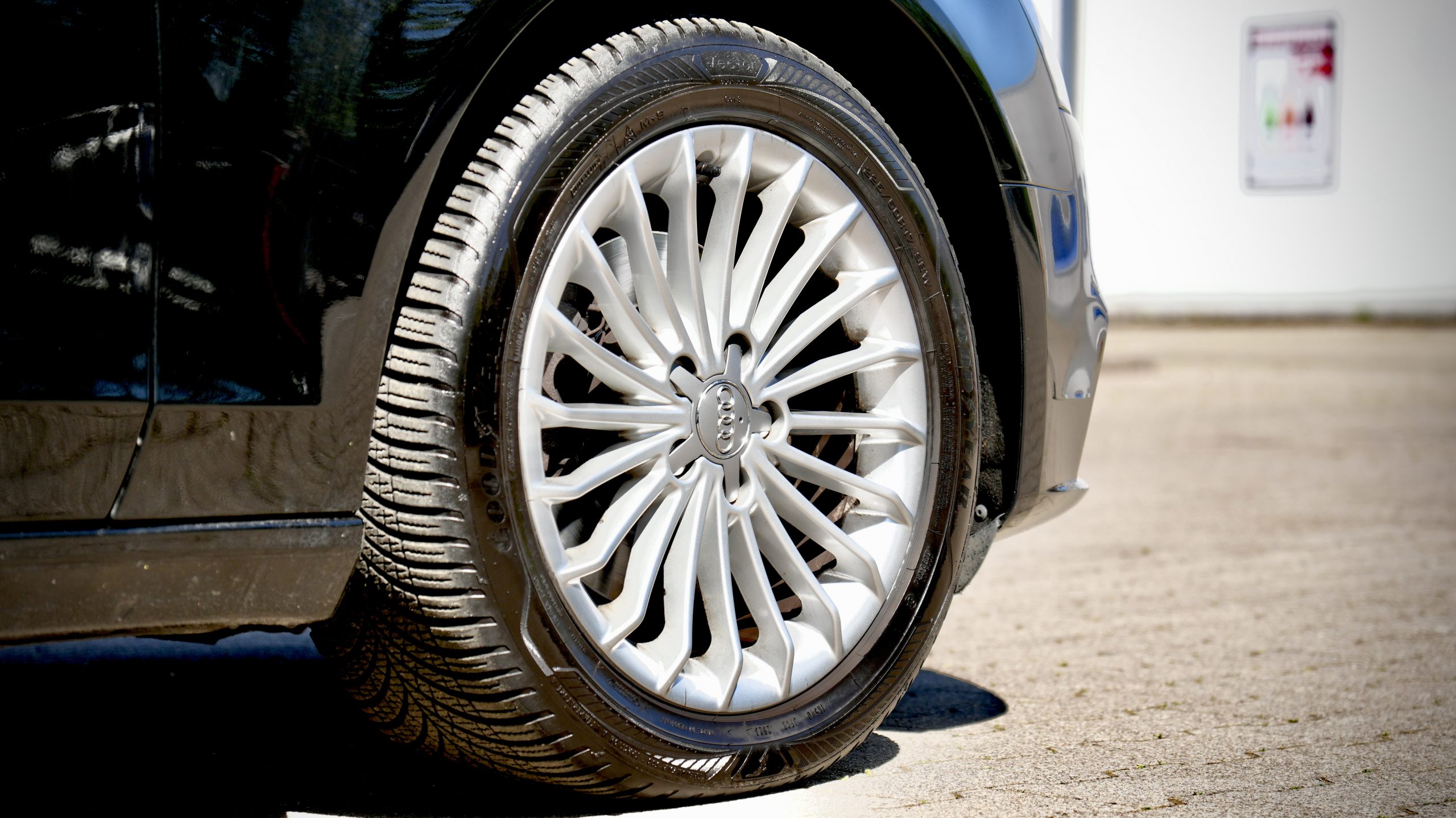 Audi A4 Avant 2.0 TDI - Image 27