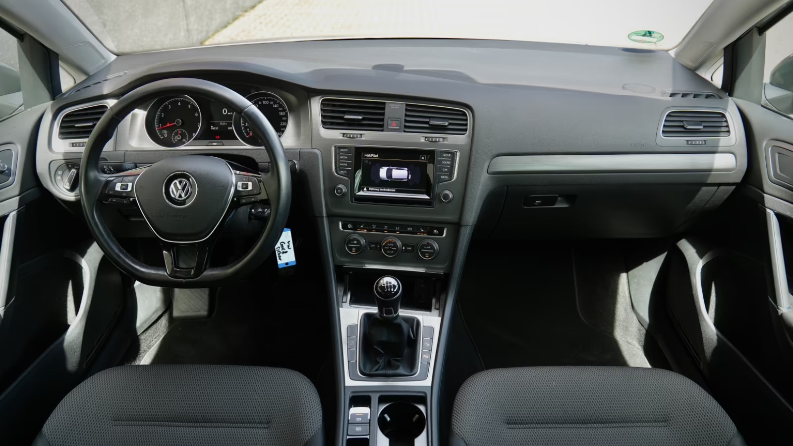 VW Golf VII - Image 12